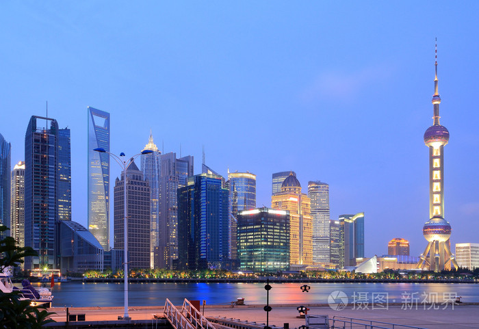 浦江新辉 陆家嘴金融与贸易区的夜景局域网与上海贸易的新篇章